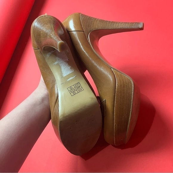 Brown faux leather heels with wood platform ๐ค๐คโโโโโโโโโโโโโโโโโโโโโ - Picture 4 of 4